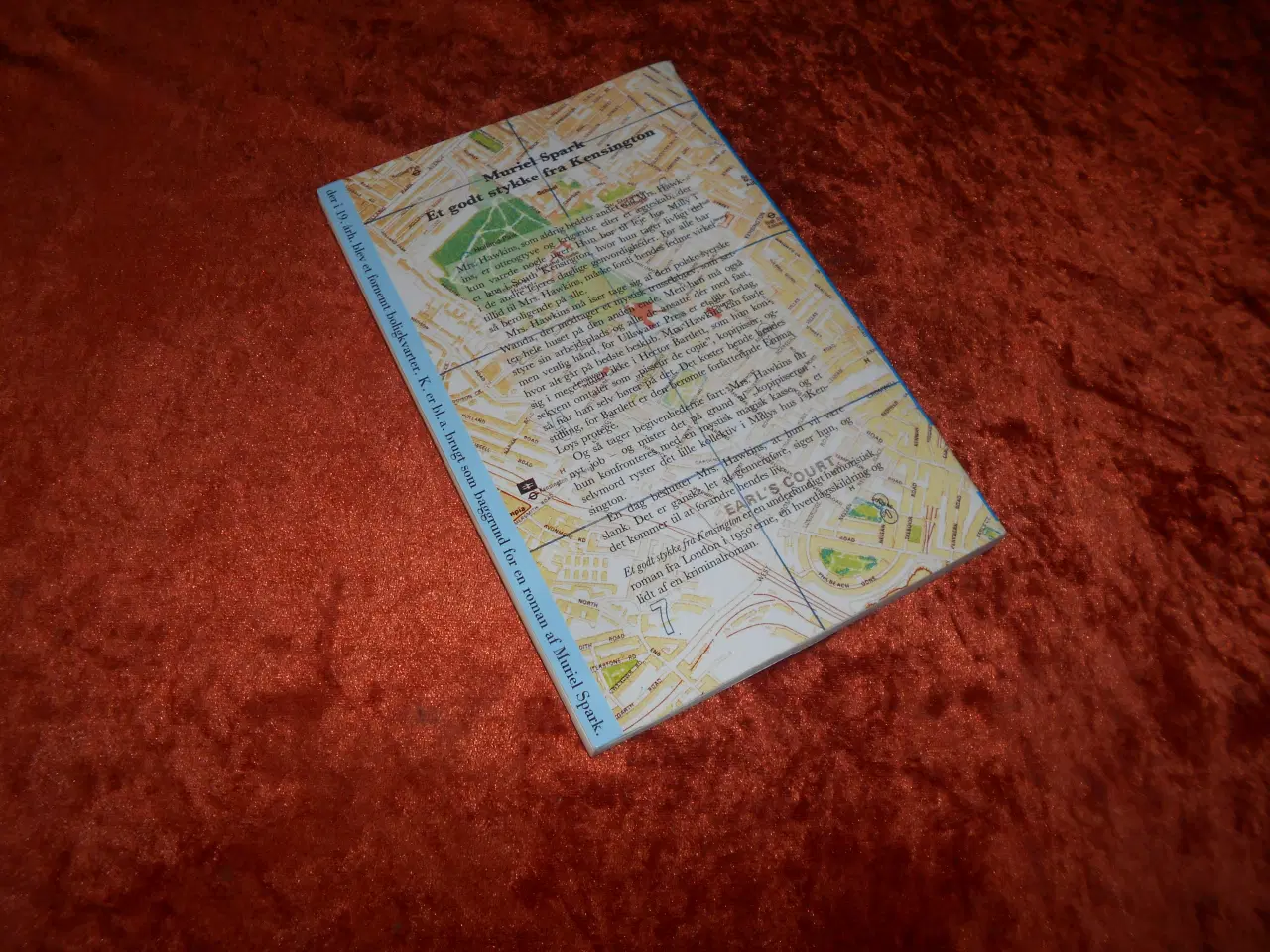 Billede 2 - Et godt stykke fra Kensington, Muriel Spark