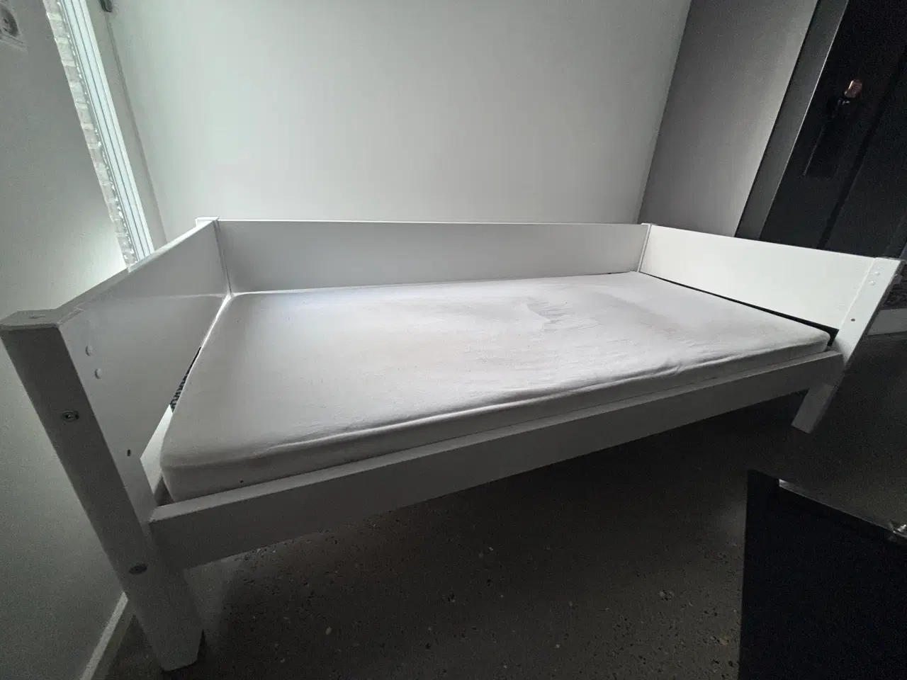 Billede 1 - Børneseng, kan laves både lav og høj