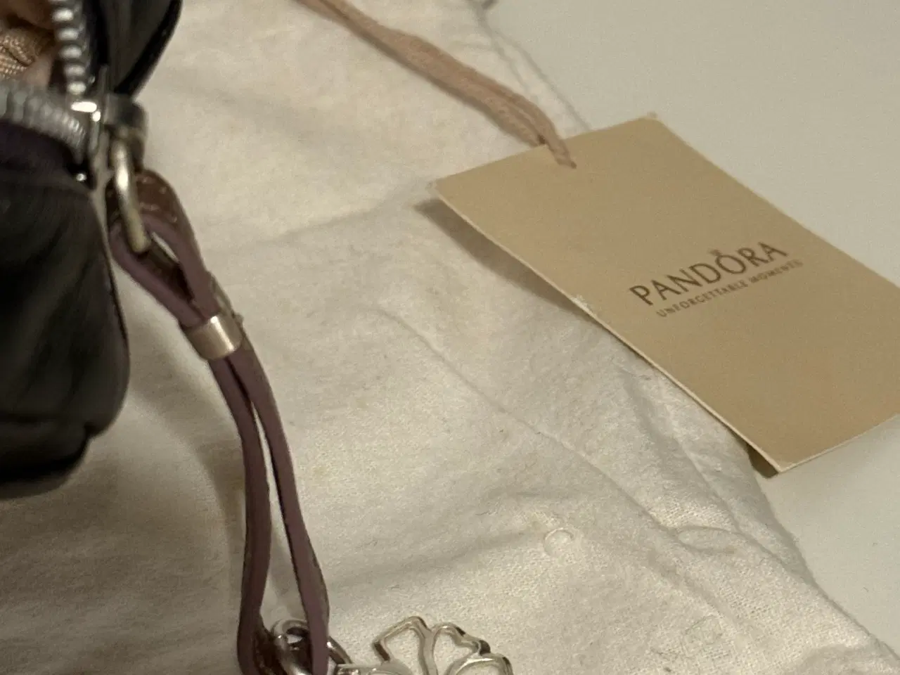 Billede 12 - Pandora kosmetikpung m. to spejle og stofpose