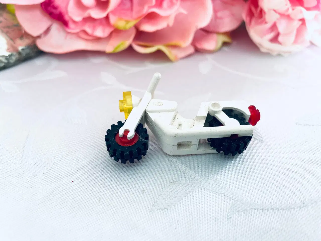 Billede 3 - Lego hvid motorcykel