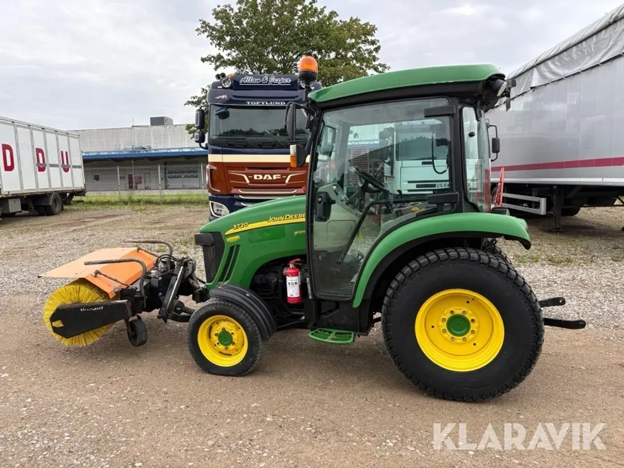 Billede 8 - Traktor John Deere 3720 med kost