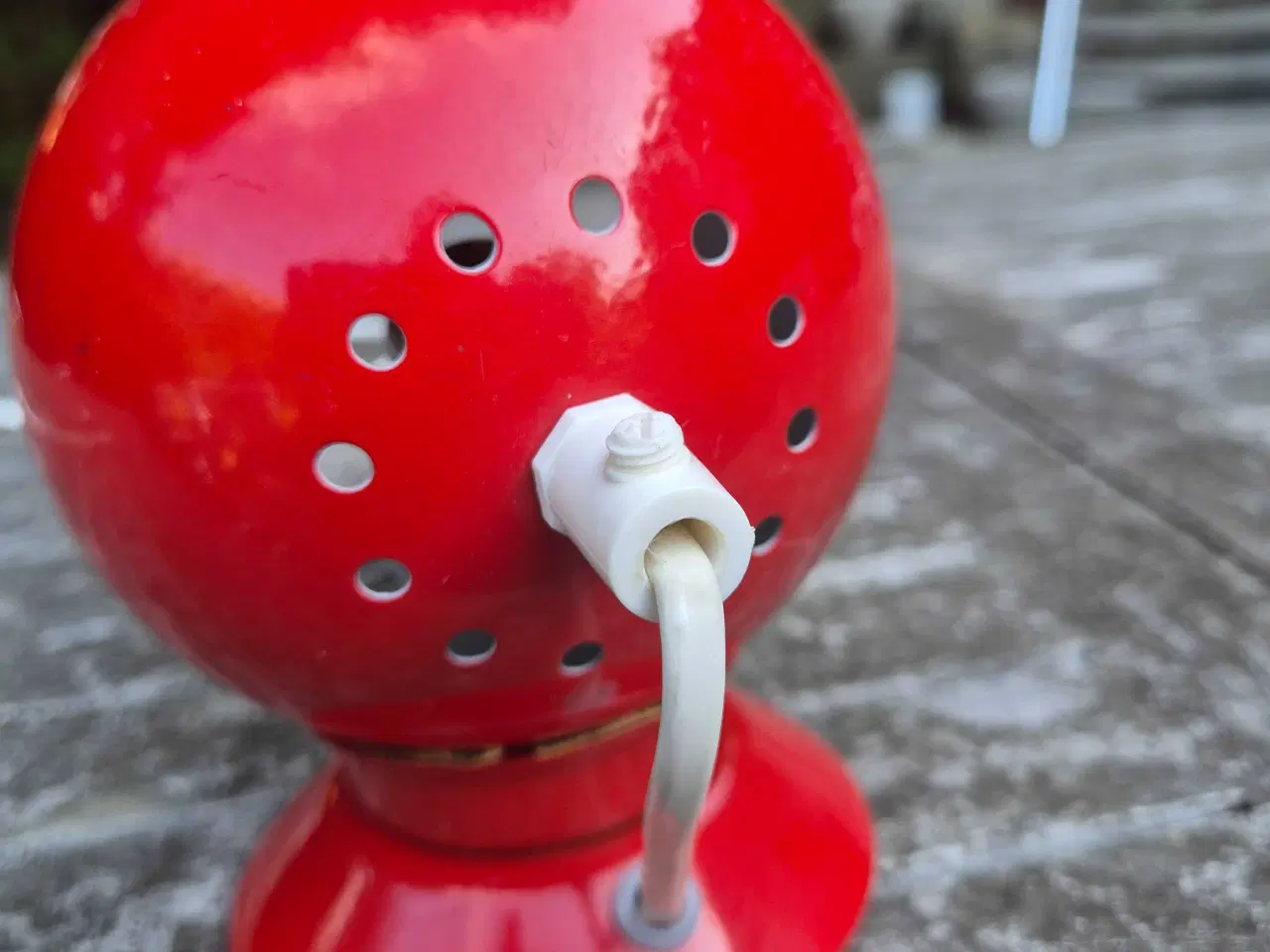 Billede 4 - Velholdt rød magnetlampe