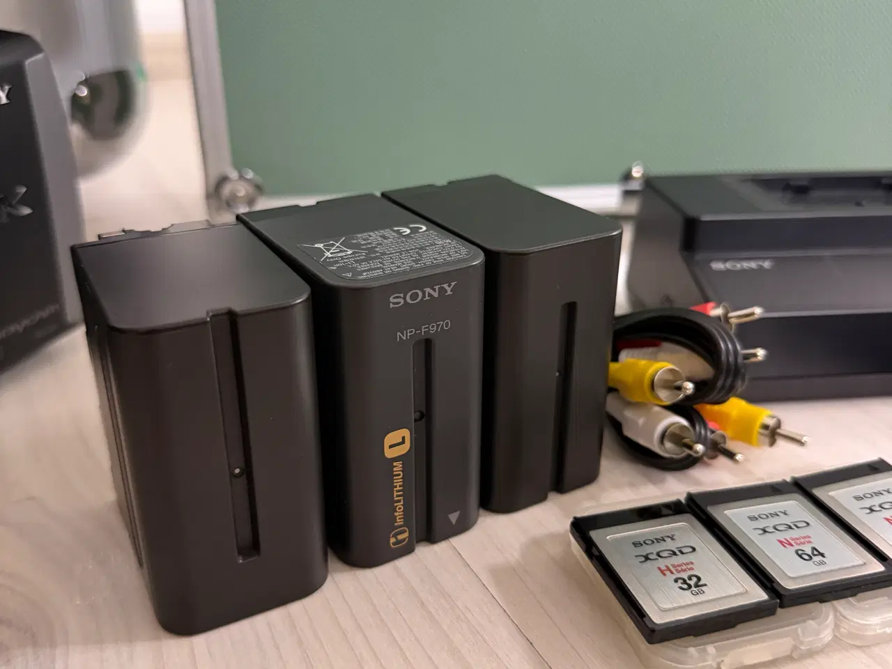 Billede 6 - Sony FDR-AX1 4K Camcorder – Kun 51 timer – Komplet