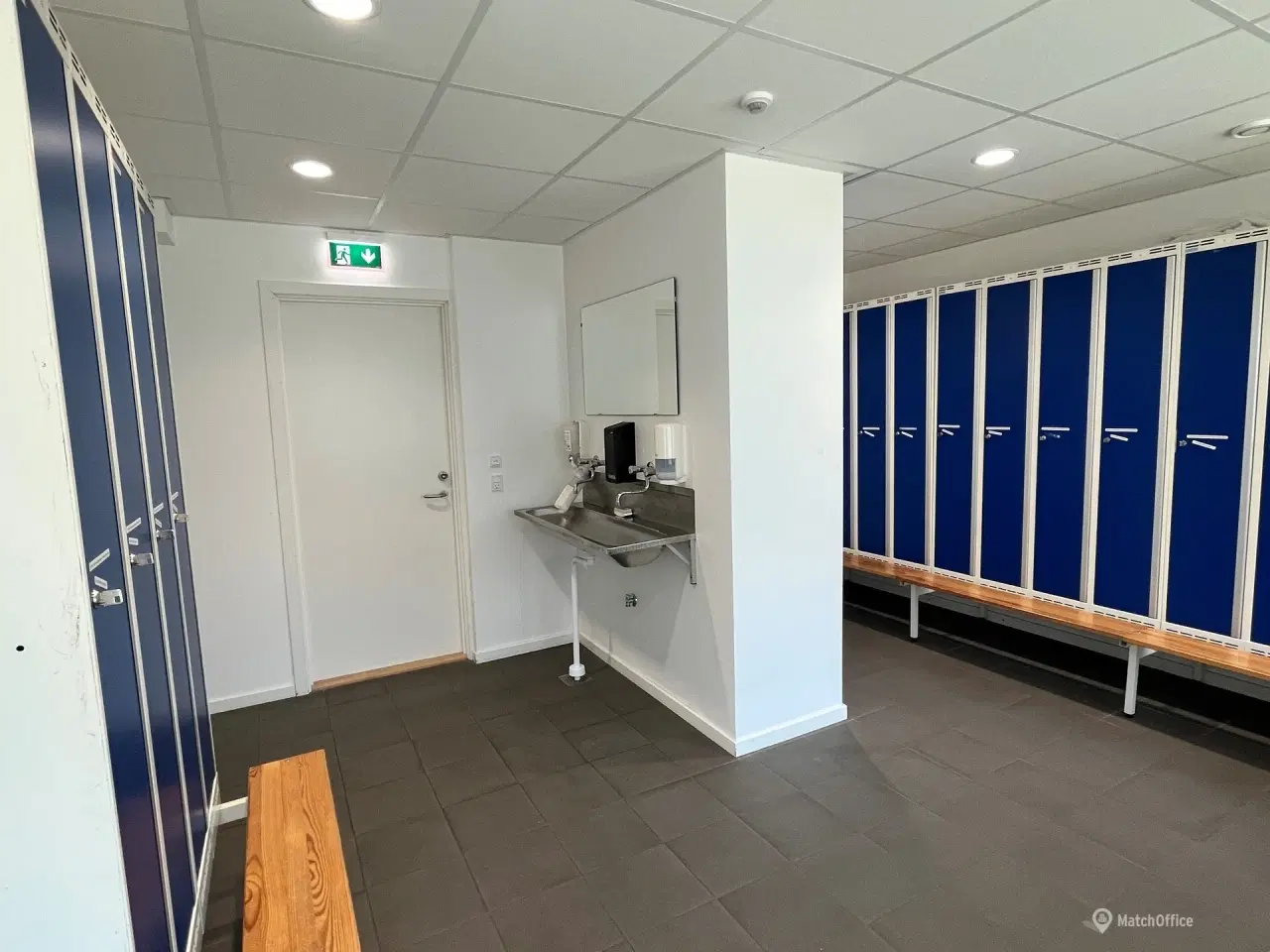 Billede 18 - Sjældent udbudt lagerhal med port og tilhørende kontor