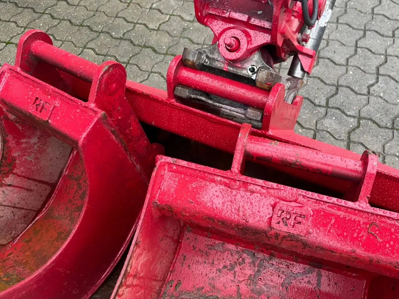 Billede 5 - Takeuchi TB225 Hydraulisk Tiltfæste, centralsmørring +3 skovle