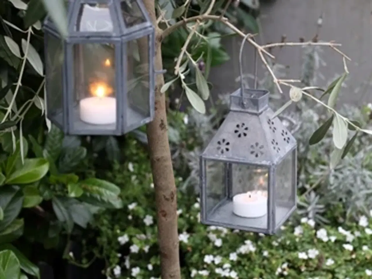 Billede 4 - Lanterne med blomster mønster i zink,