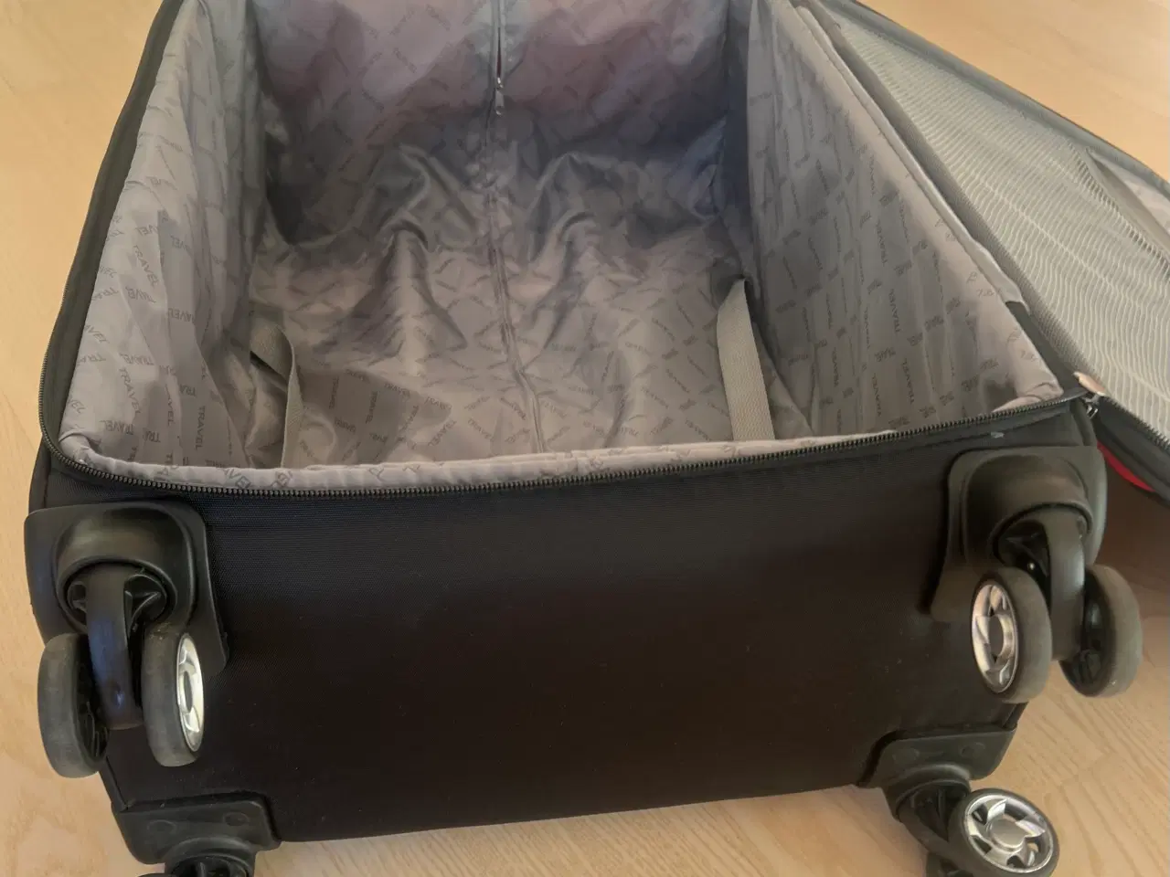 Billede 3 - Sort rejsekuffert