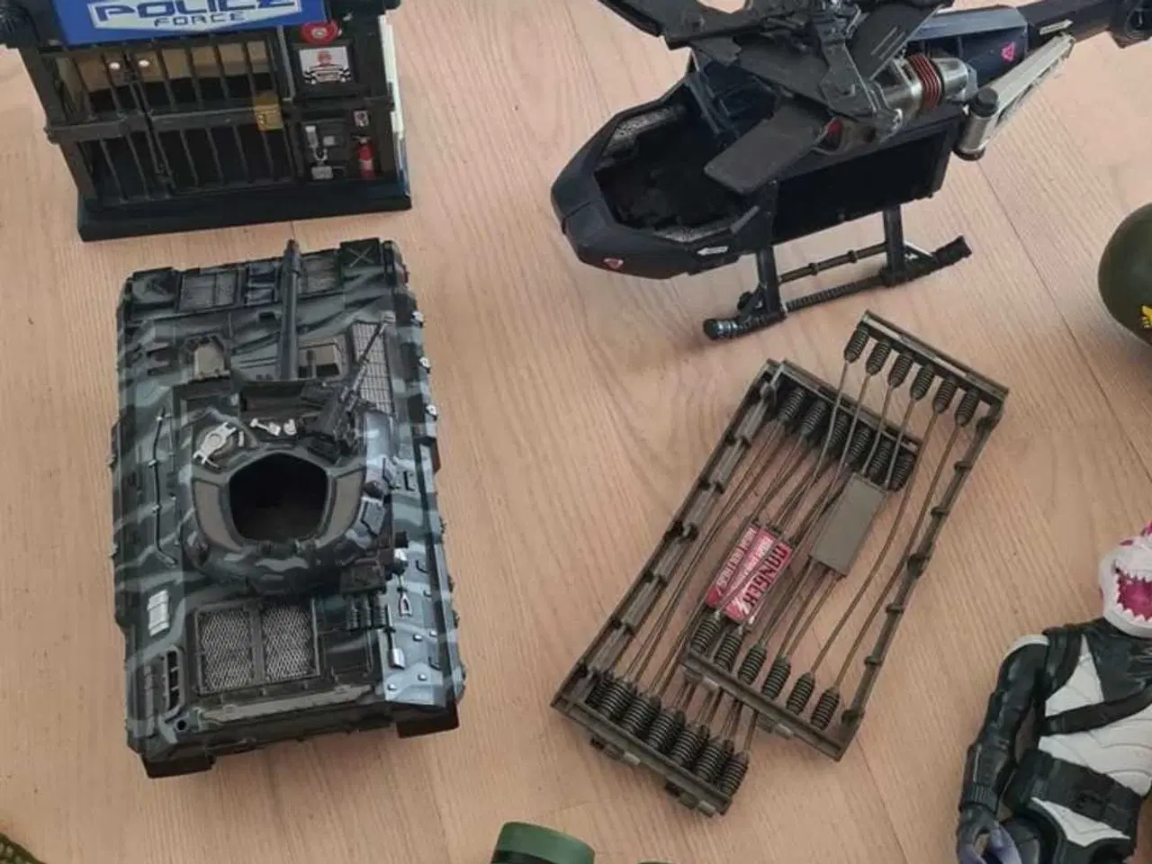 Billede 4 - Figure, biler 