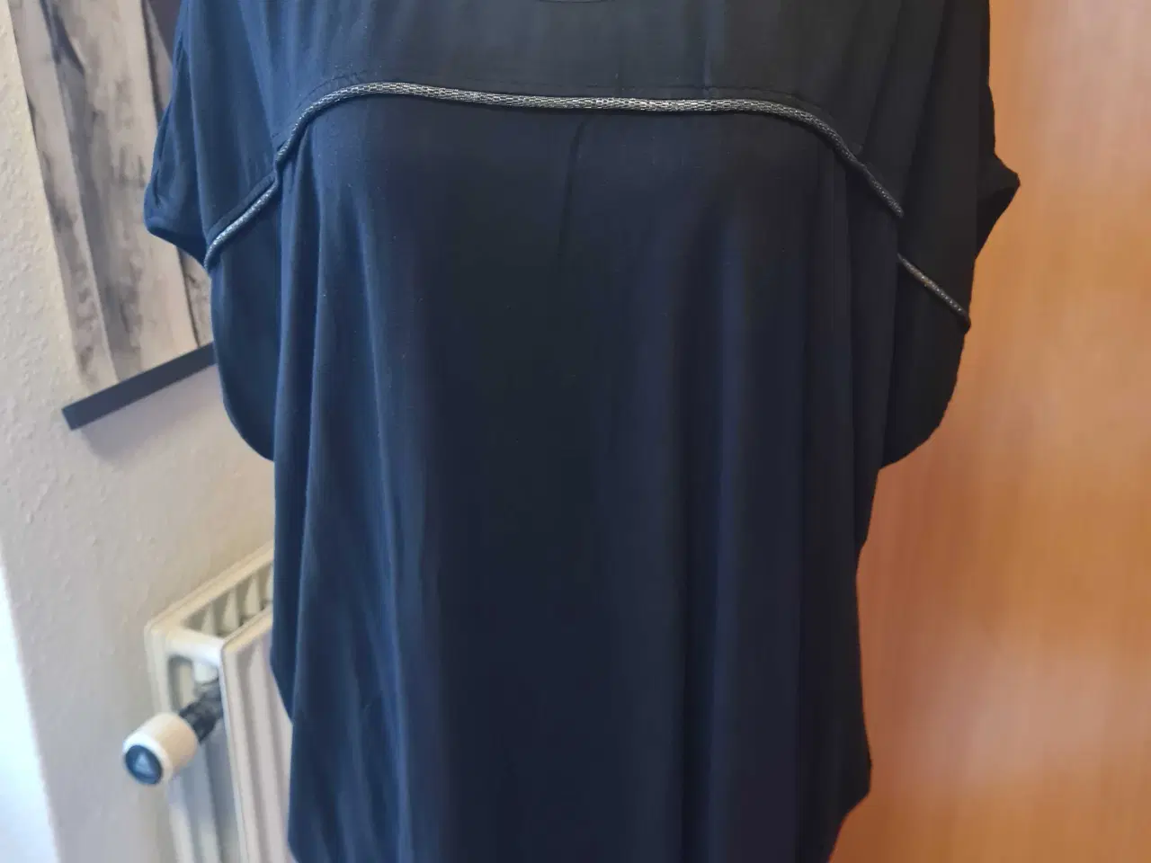 Billede 1 - Ny Studio top/ T-shirt str 48