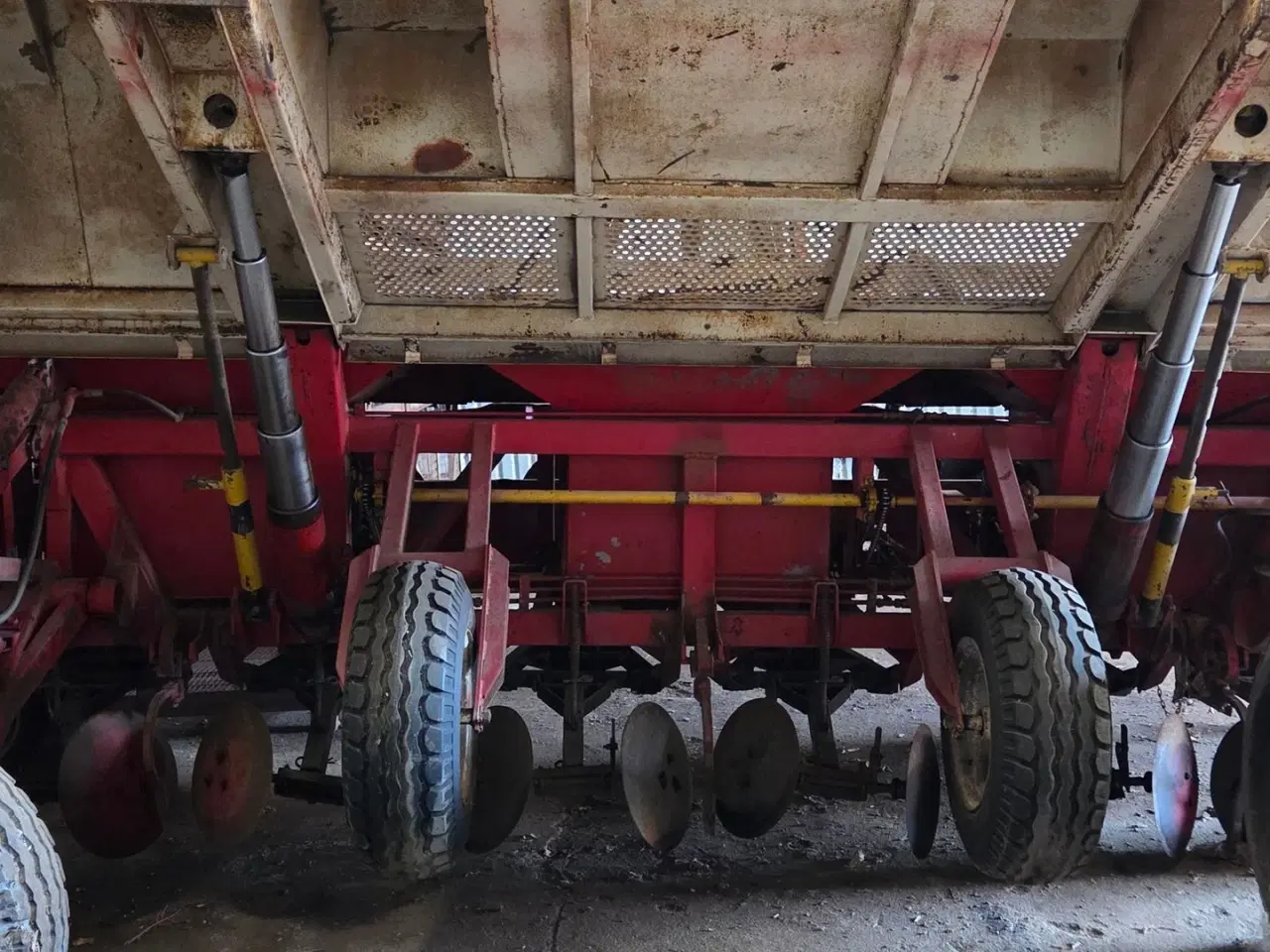 Billede 4 - Komarno Stor 6 rækket lægger, med 6 tons tank.