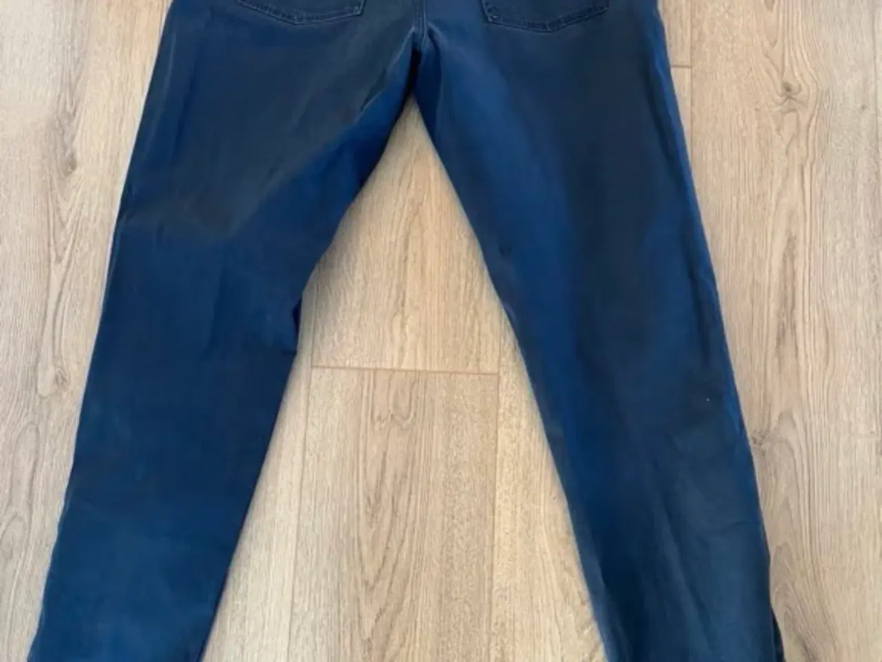 Billede 2 - Mørkeblå jeans fra Hattric