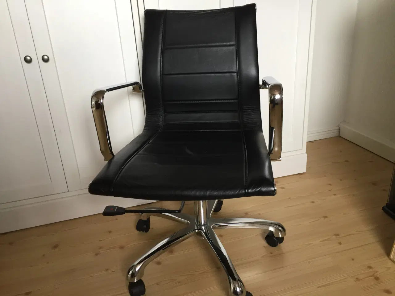 Billede 2 - Kontorstol med vip