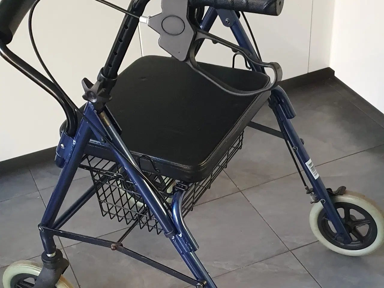 Billede 2 - Rollator letvægts aluminium, sammenklappelig 