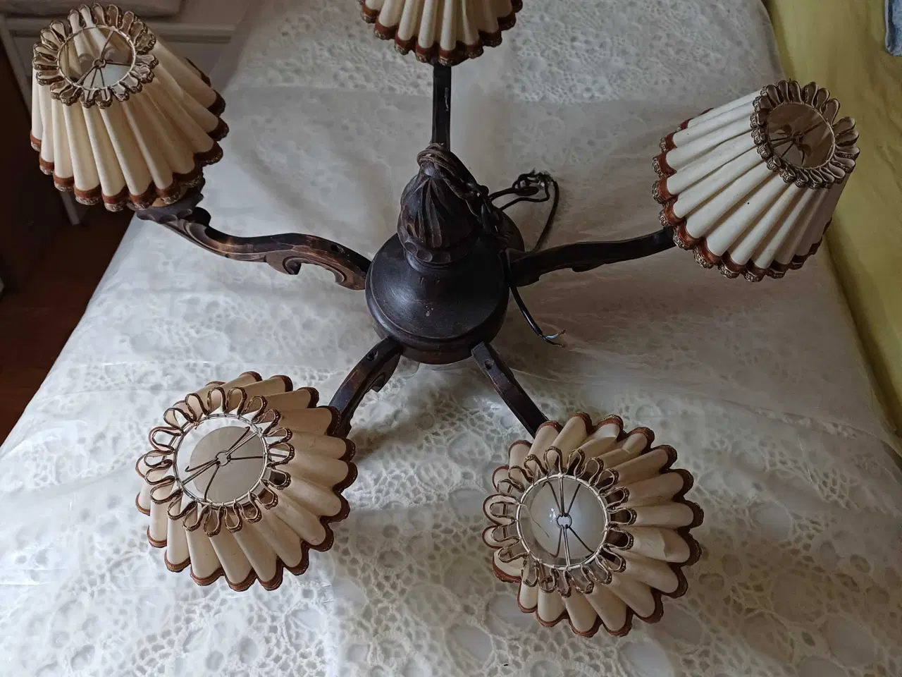 Billede 1 - Lysekrone af træ