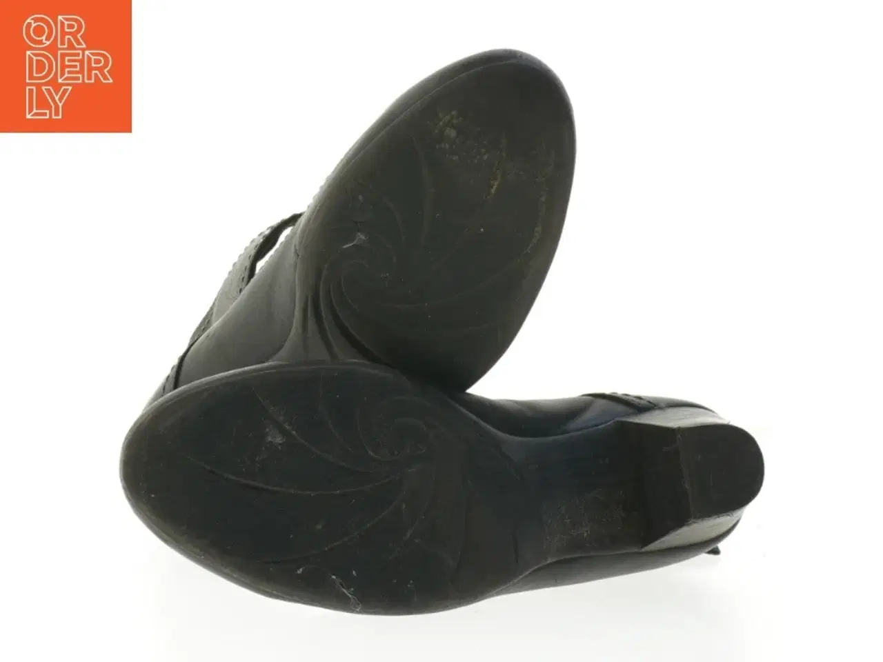 Billede 4 - Sort damesko med hæl og rem fra Tamaris (str. 38 )