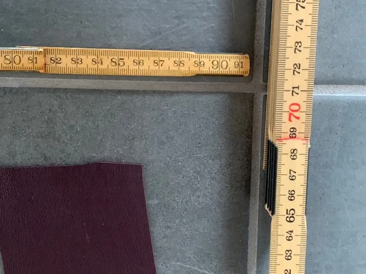 Billede 4 - Skindrester bordeaux i tynd kvalitet
