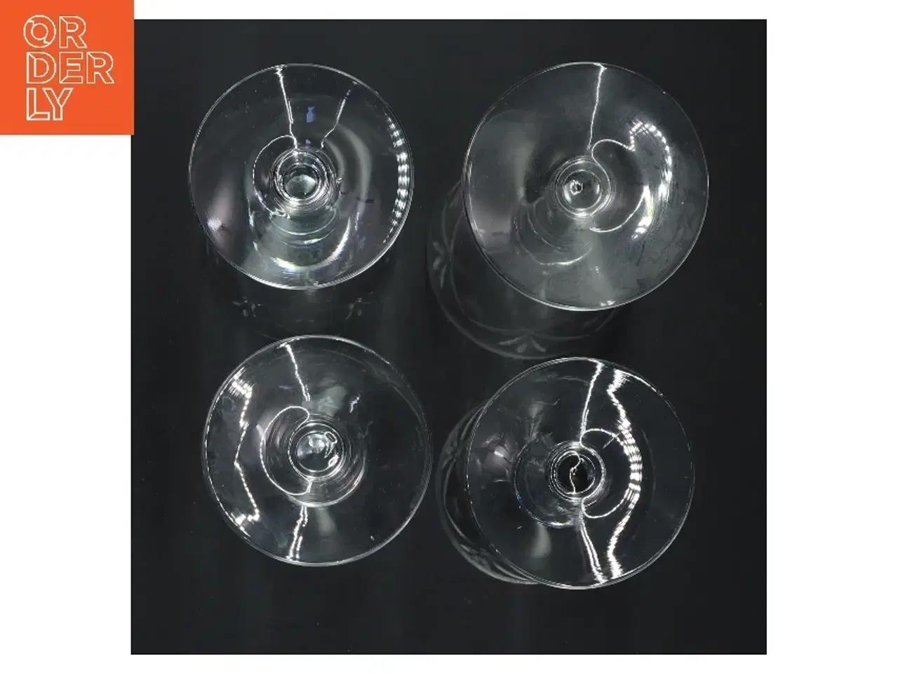 Billede 2 - Fire Ulla vinglas med mønster (str. 4 stk Ø 7,5 cm længde 17,5 cm)