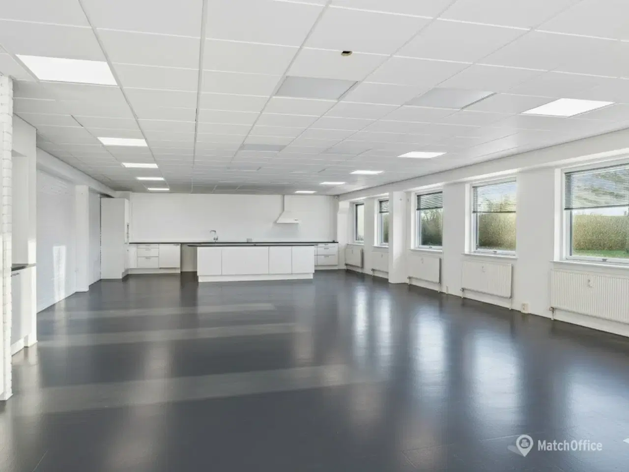 Billede 9 - Lager med kontor. Der givers tre måneders lejerabat!