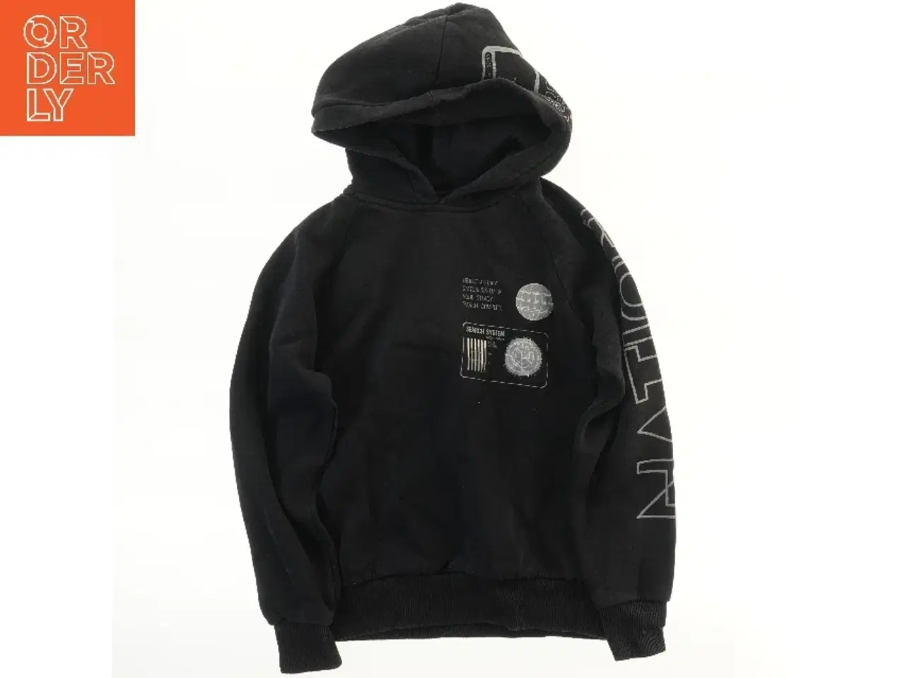 Billede 1 - Sort hættetrøje med grafisk print fra First grade (str. XS)