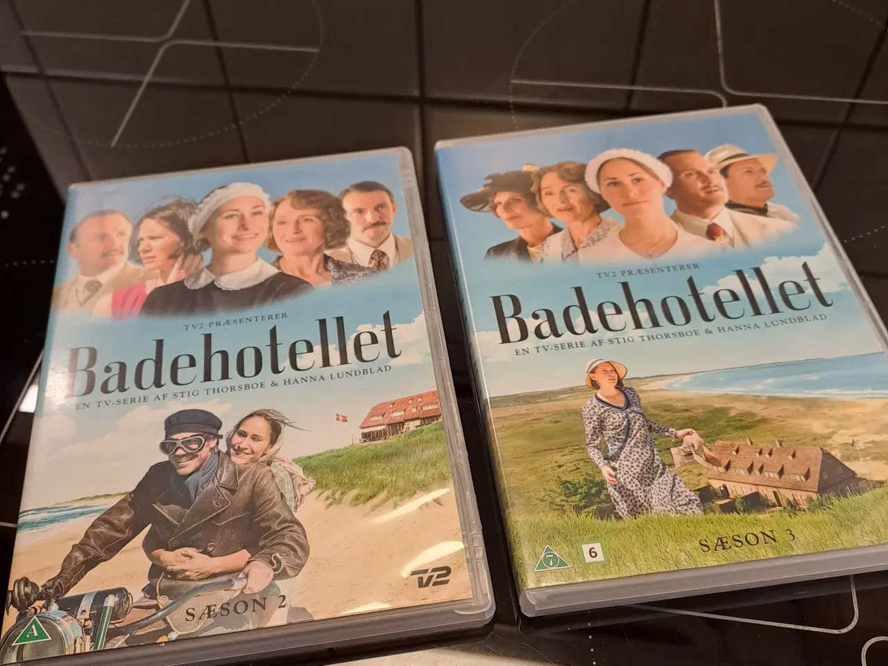 Billede 1 - Badehotellet sæson 2+3 samlet : 50 kr.