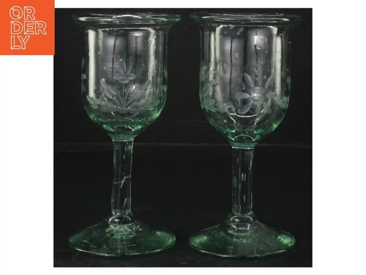 Billede 1 - 2 Grønne glas med indgravering (str. 16,5 cm)