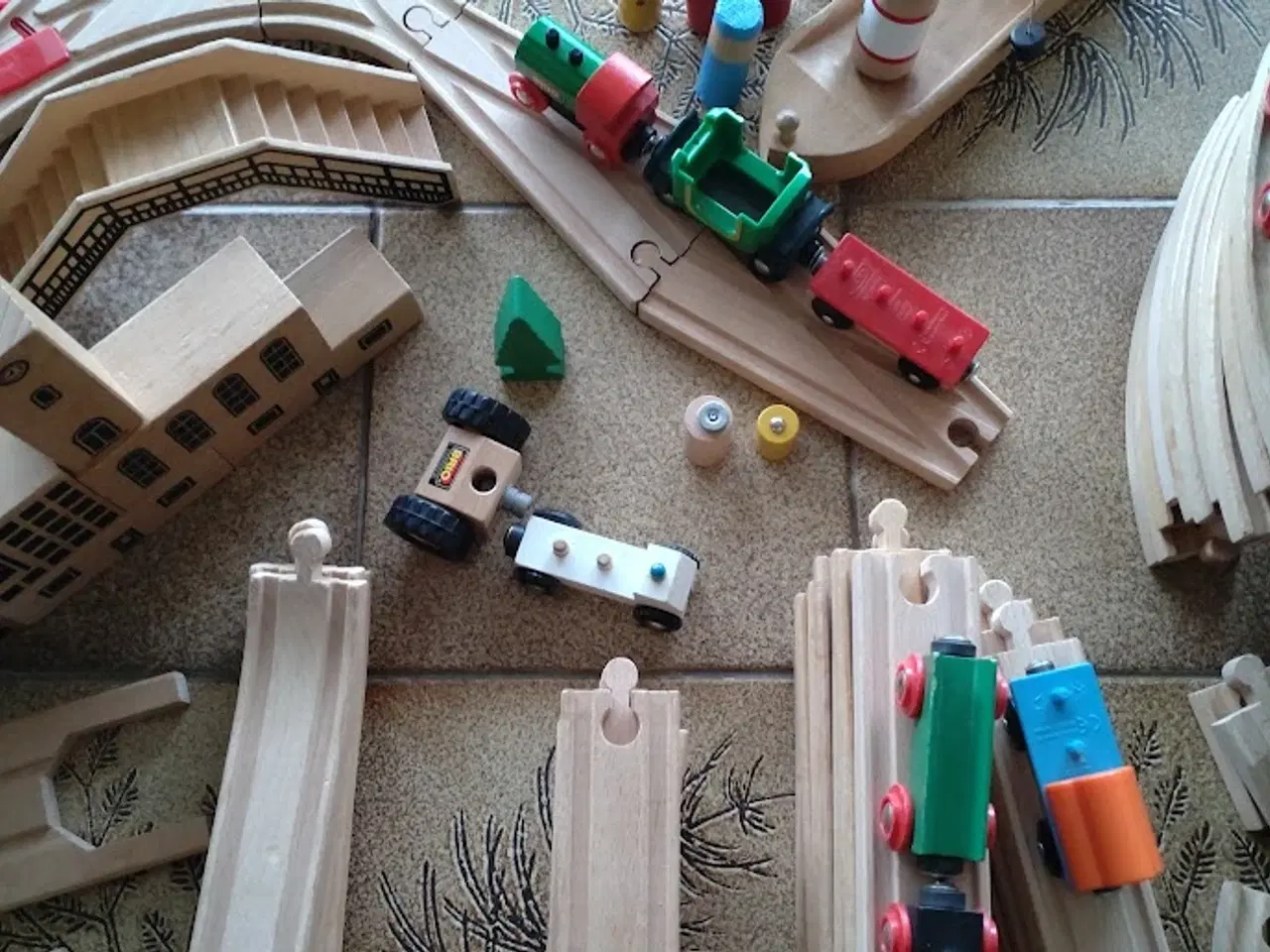 Billede 2 - BRIO træ togbane – skinner, tog/køretøjer, bygning