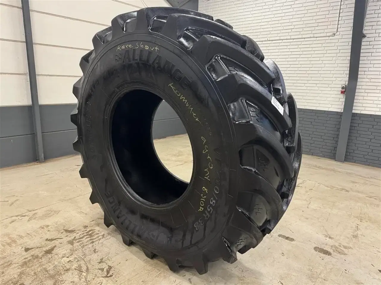 Billede 1 - Alliance 710/85 R38