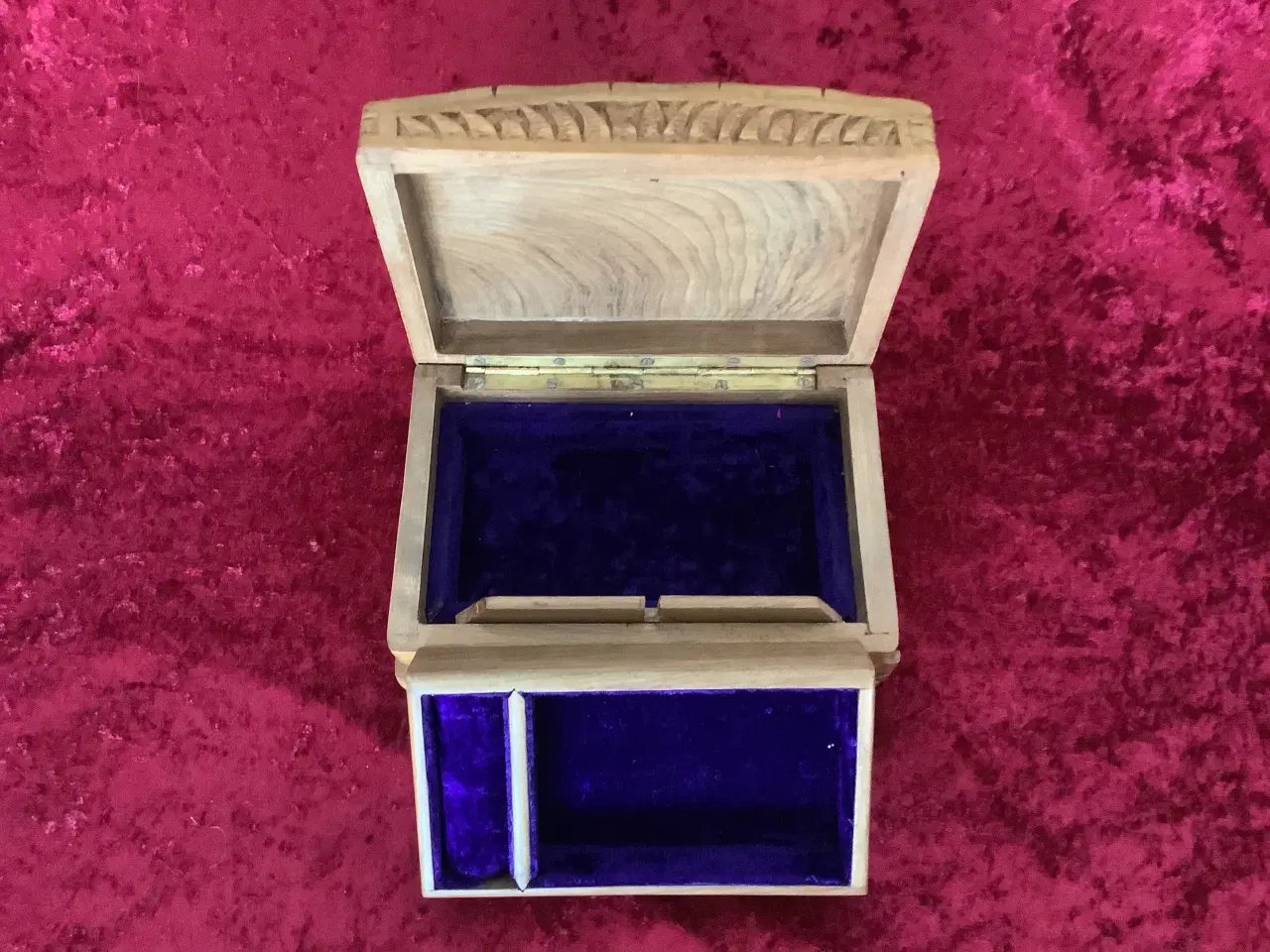 Billede 3 - Håndlavet smykkeskrin træ med udskæringer af elefa