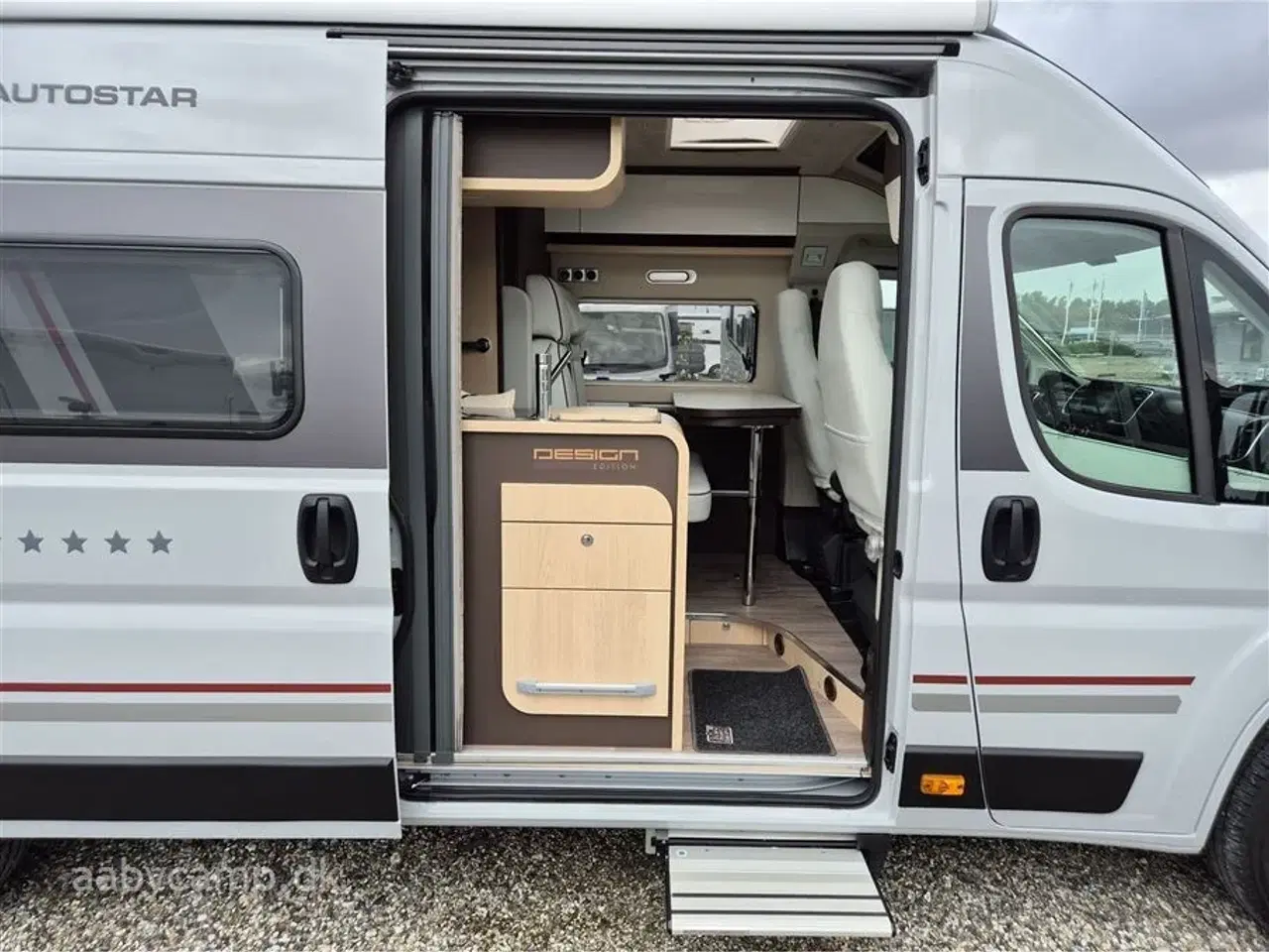 Billede 5 - 2024 - Autostar van V630G Design Edition   Luksus Van. Automatgear. lædersæder.  Alufælge, Batterier. solceller. markise. cykelstativ.  stor hæve/sænke seng i bagenden.  DER TAGES FORBEHOLD FOR ÆNDRINGER I KM. TAL!!