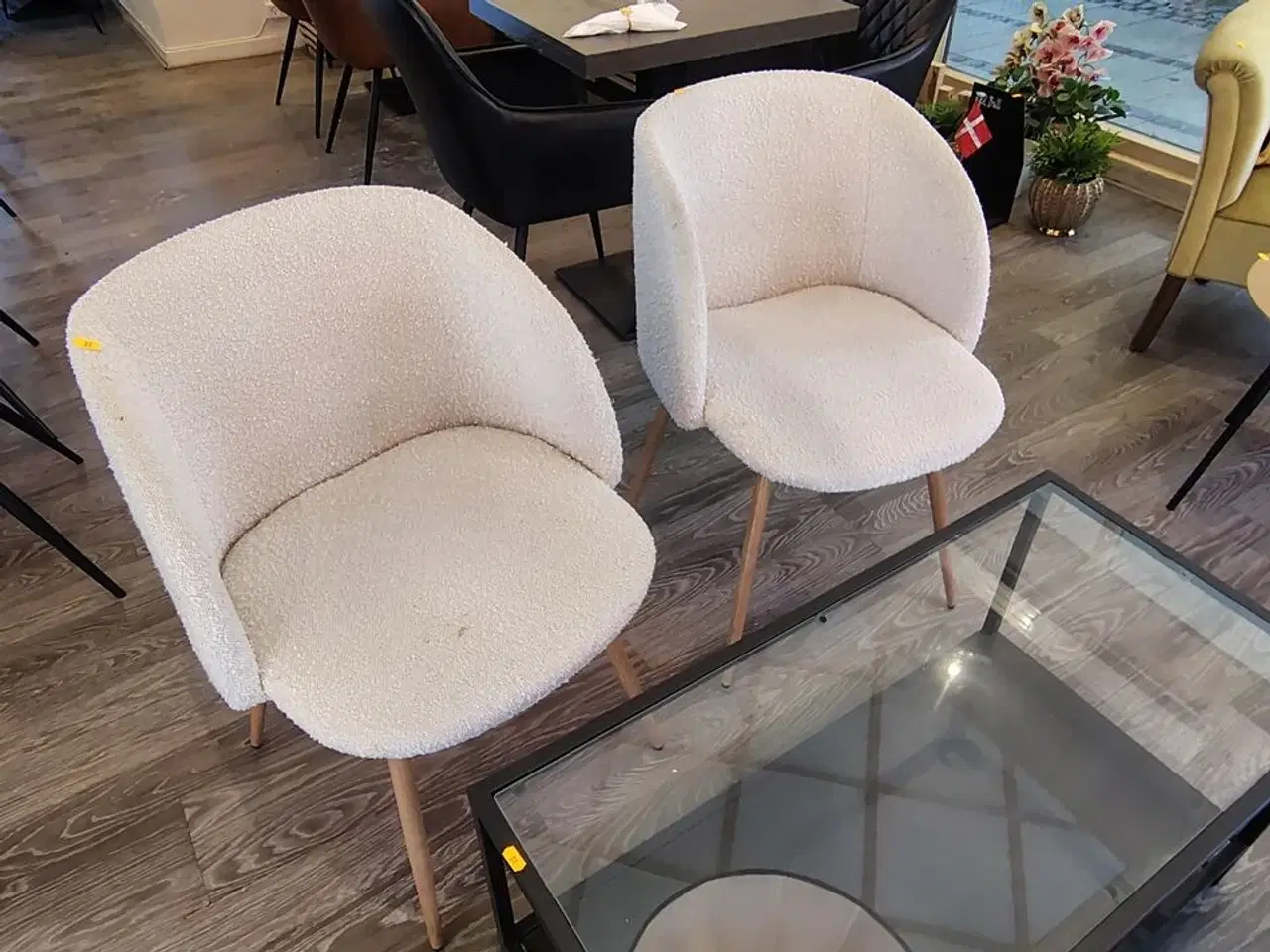 Billede 4 - Bord, sofa og to stole