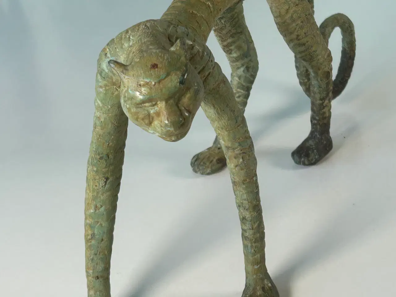 Billede 13 - Stor gepardskulptur i genbrugsbronze – 40 cm lang