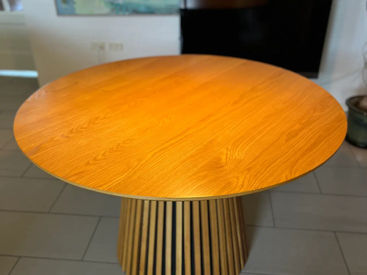 Billede 1 - Rundt spisebord i eg