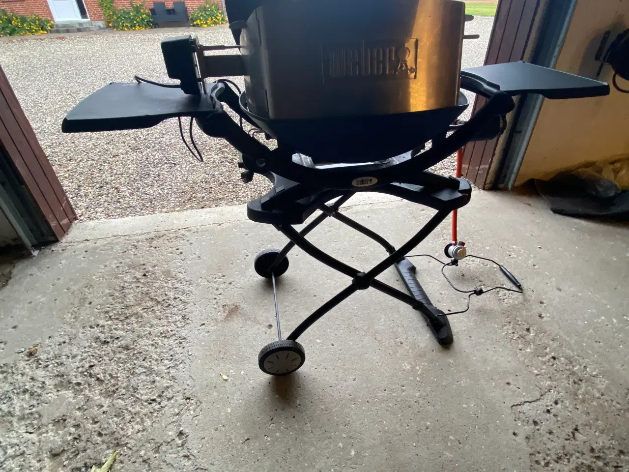 Billede 2 - Weber Q2200 med rotesserie og dækken