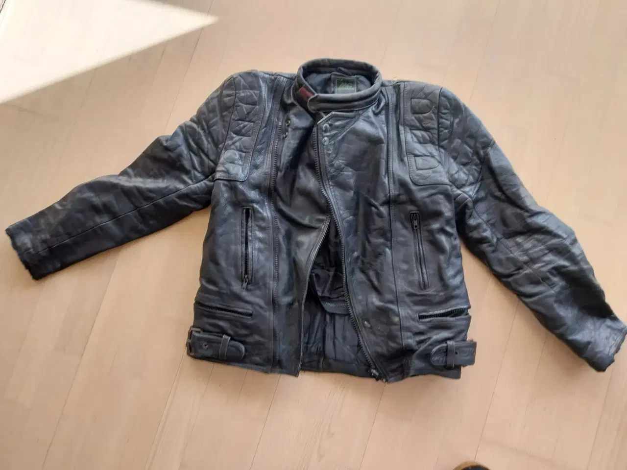 Billede 2 - Jakke + smækbuks str 48 kr. 450