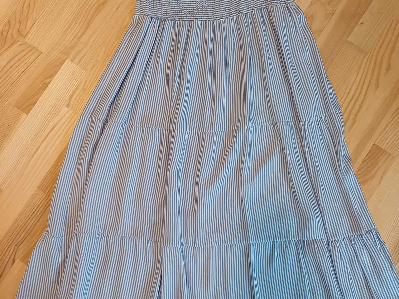 Billede 1 - Nederdel Marta lyseblå-hvidstribet