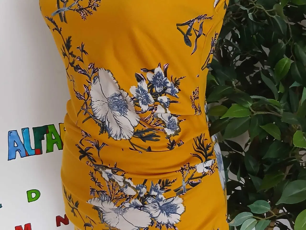 Billede 5 - Kjole. Kaffe. Small/36