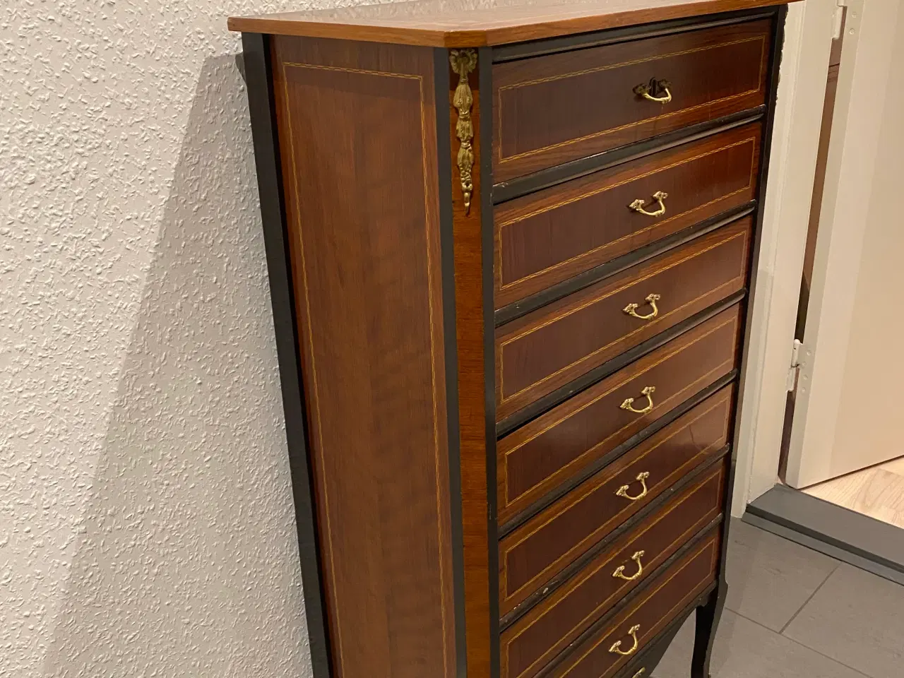 Billede 2 - Kommode over 60 år gl, pæn og velholdt