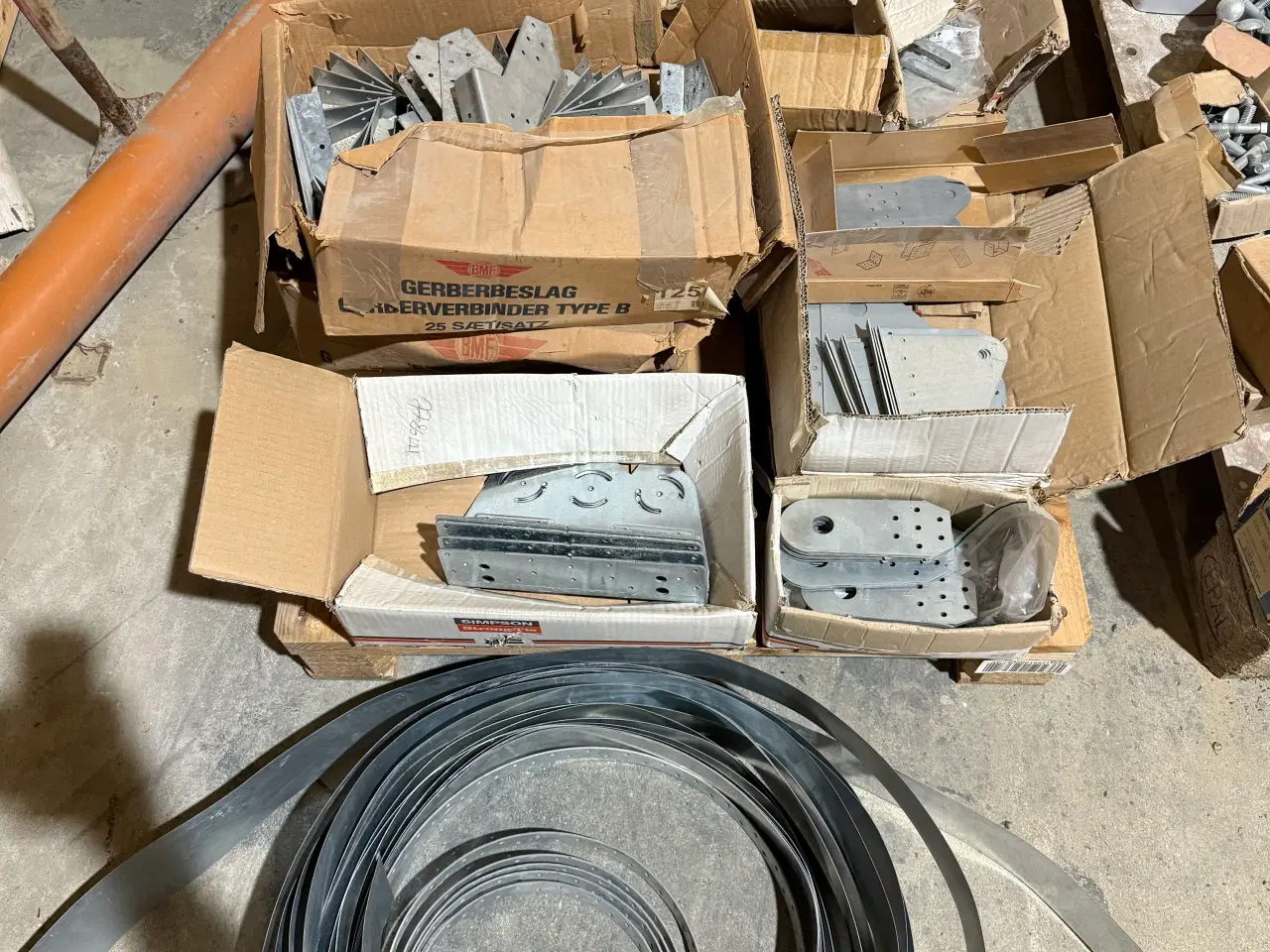 Billede 3 - Søm skruer og beslag