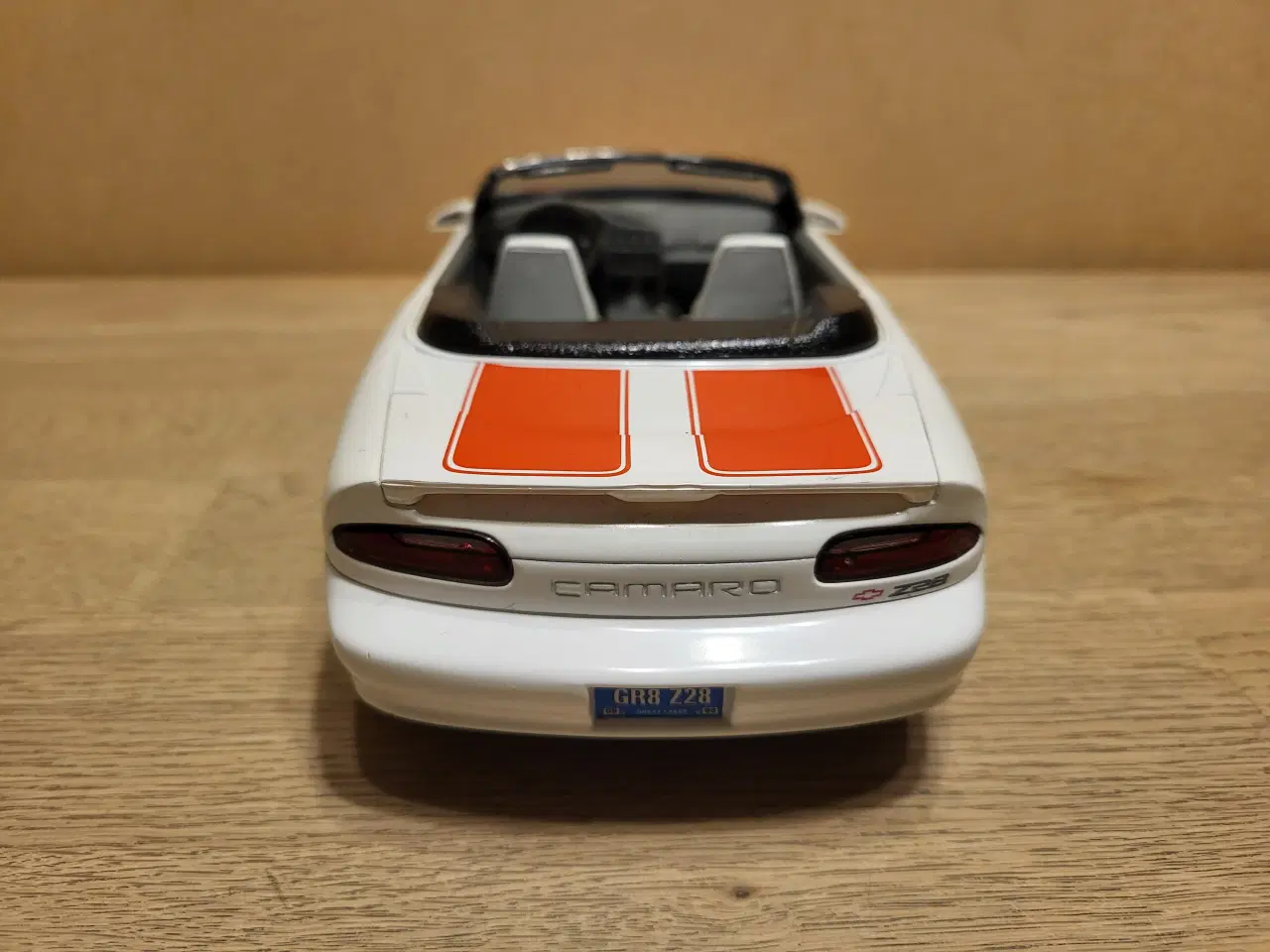 Billede 4 - Modelbil. CHEVROLET CAMARO Z28 (1996). Skala 1/18.