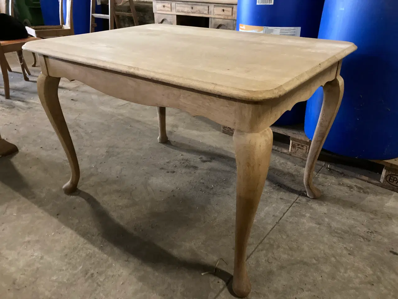 Billede 2 - Udtræks spisebord med 3 stole