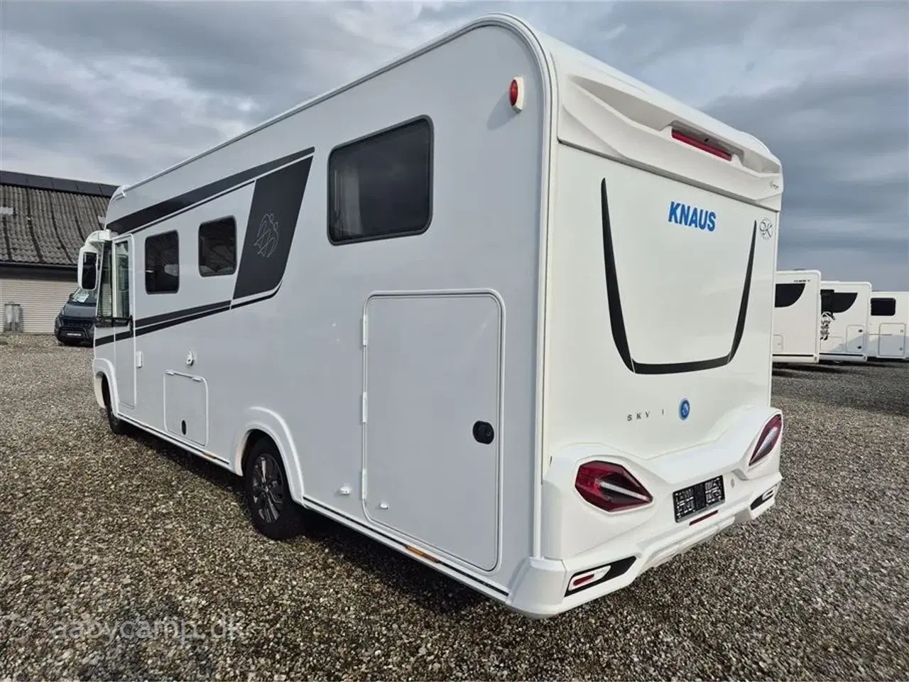 Billede 3 - 2019 - Knaus Sky I 700 LEG   Automatgear. markise. solceller. batterier. Elektrisk  indgangstrin. TV.  Egoist model Uden sænkeseng i forenden!!  Bemærk 3850 Kg. total.