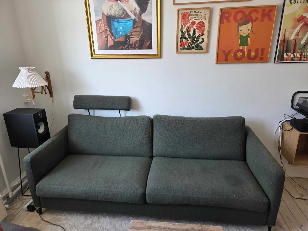 Billede 3 - 3 personer sofa, inkl nakkestøtte og puf