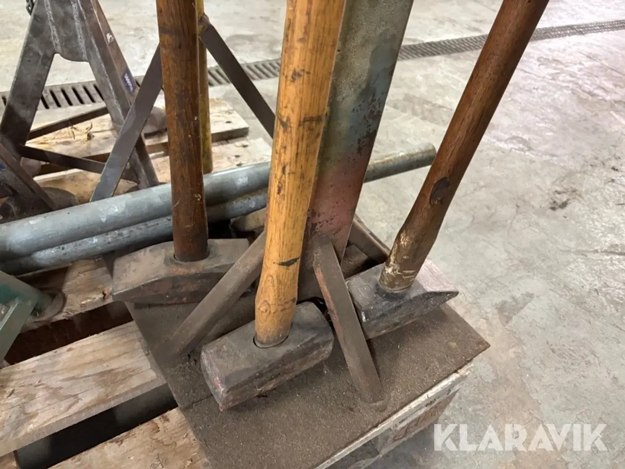 Billede 9 - Støttebukke og hammere