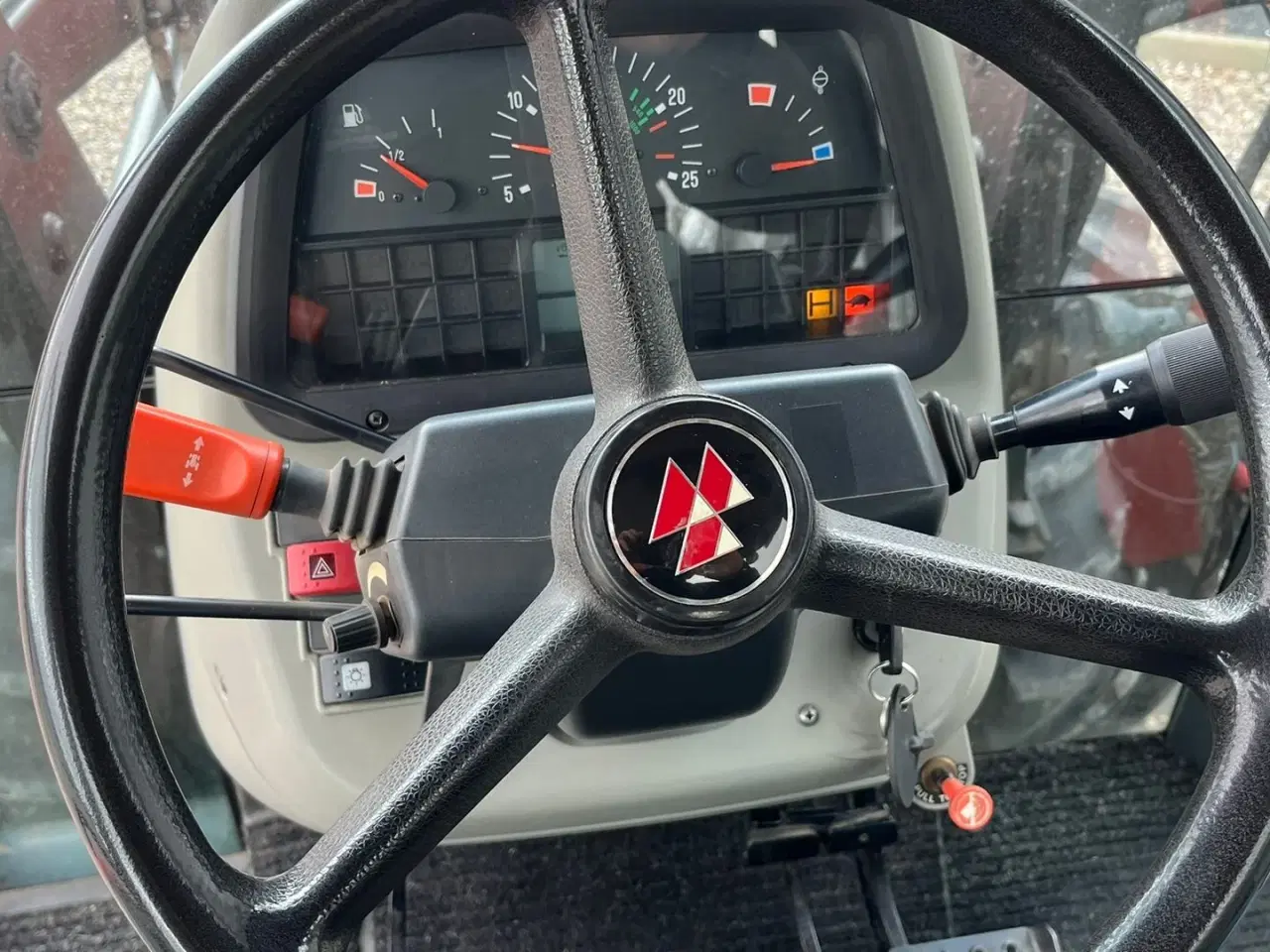 Billede 5 - Massey Ferguson 4255 Meget velholdt traktor med Quicke 640 frontlæsser