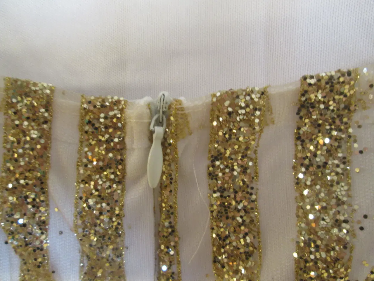 Billede 5 - Fest kjolen i guld