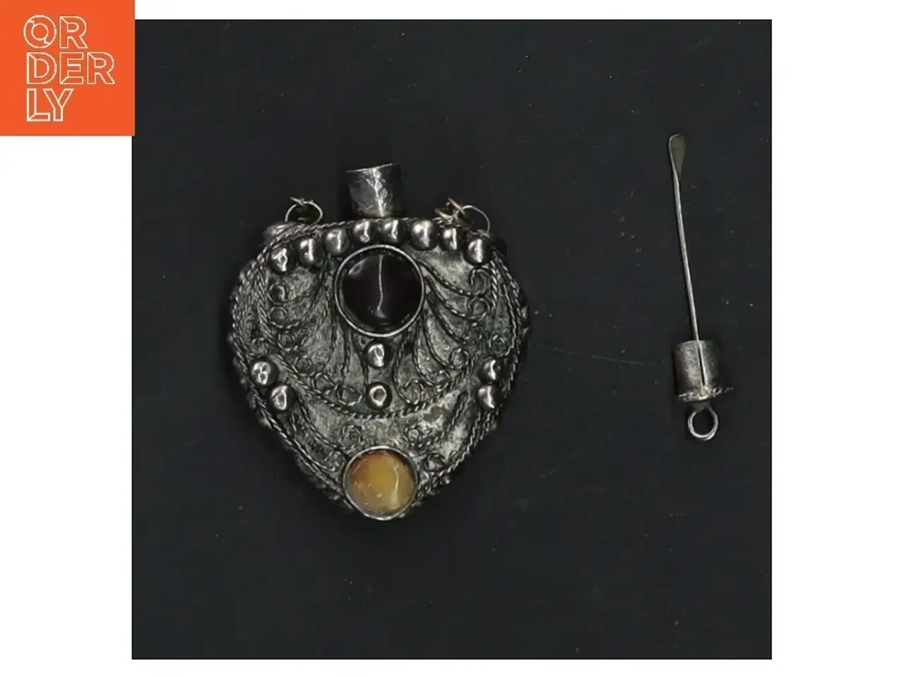 Billede 5 - Vintage hjerteformet parfume vedhæng med sten (str. 6x5 cm)