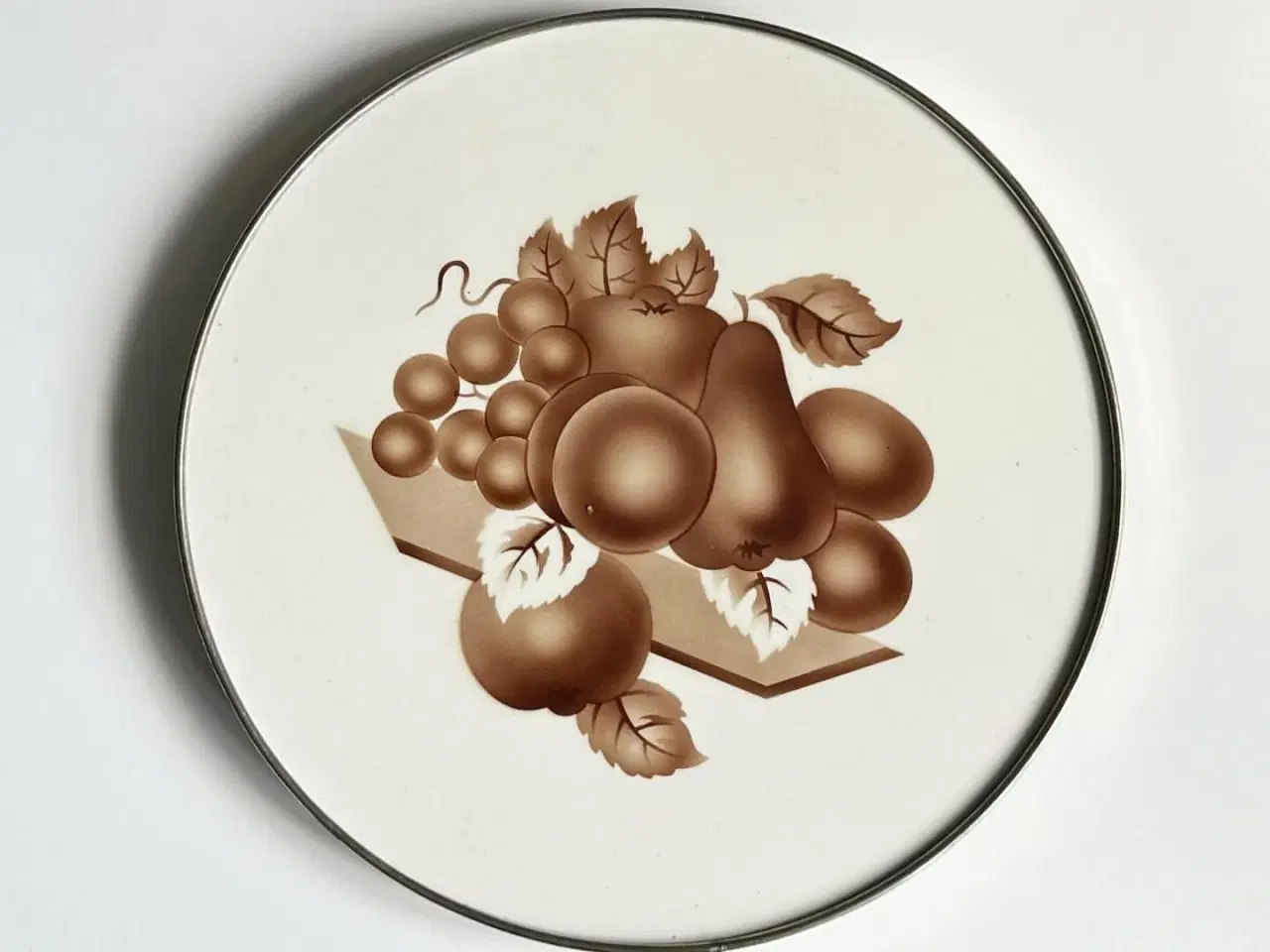 Billede 3 - Tysk fajancefad m metalkant og frugtmotiv, NB