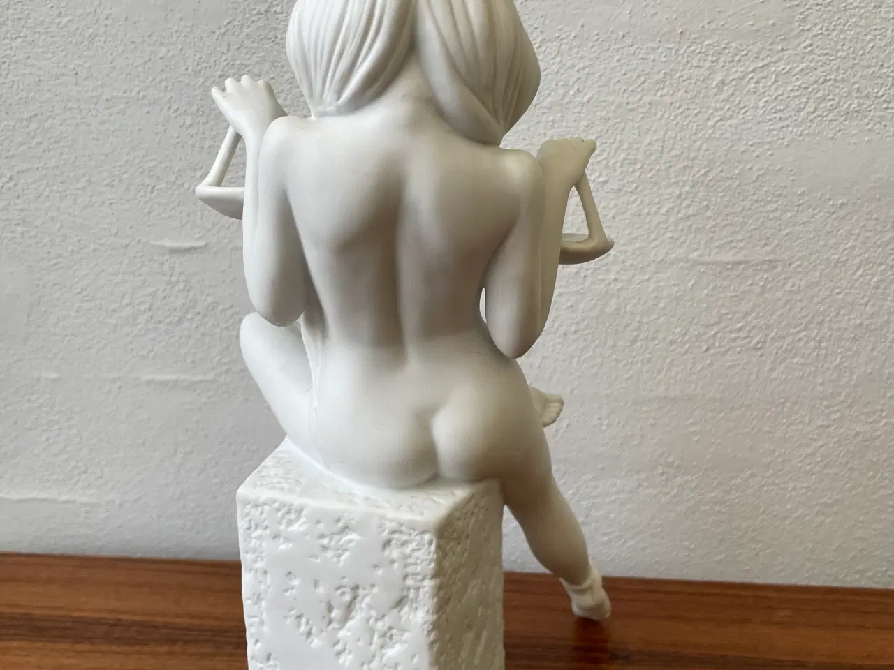 Billede 4 - Christel Marott stjernetegn vægten. 