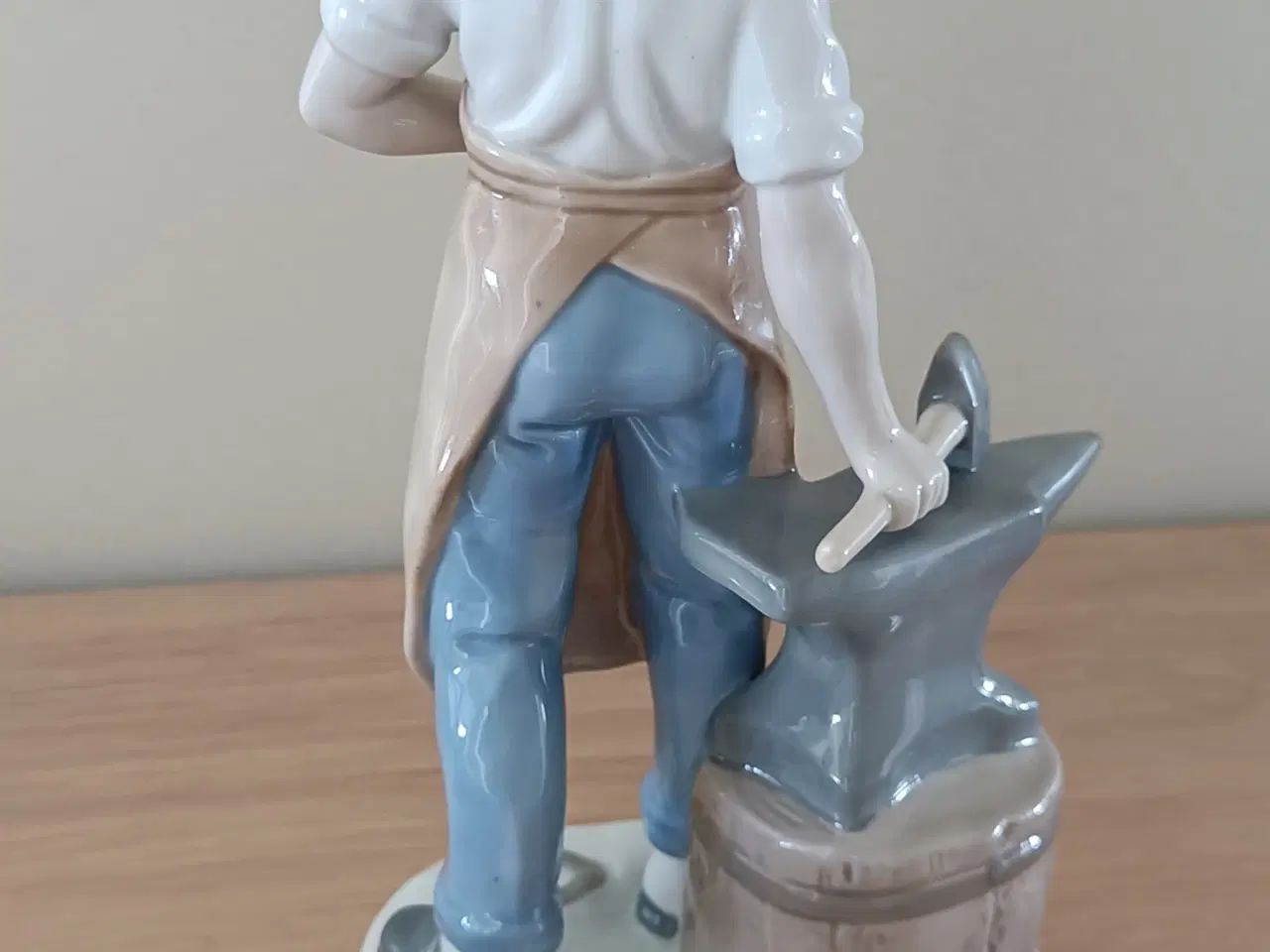 Billede 3 - Porcelænsfigur af smed 