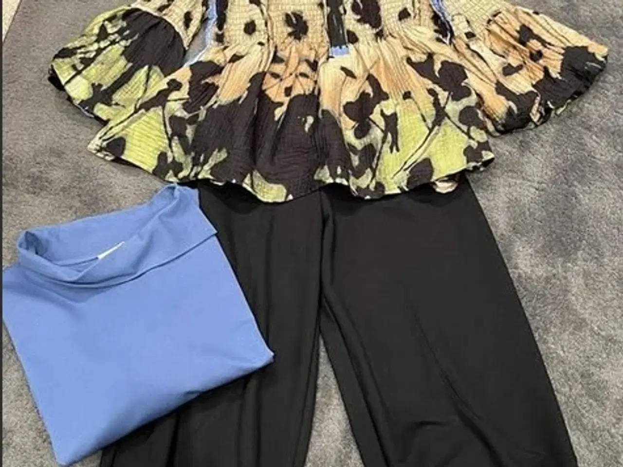 Billede 6 - Noen: superlækker sweatshirt med asymmetrisk krave